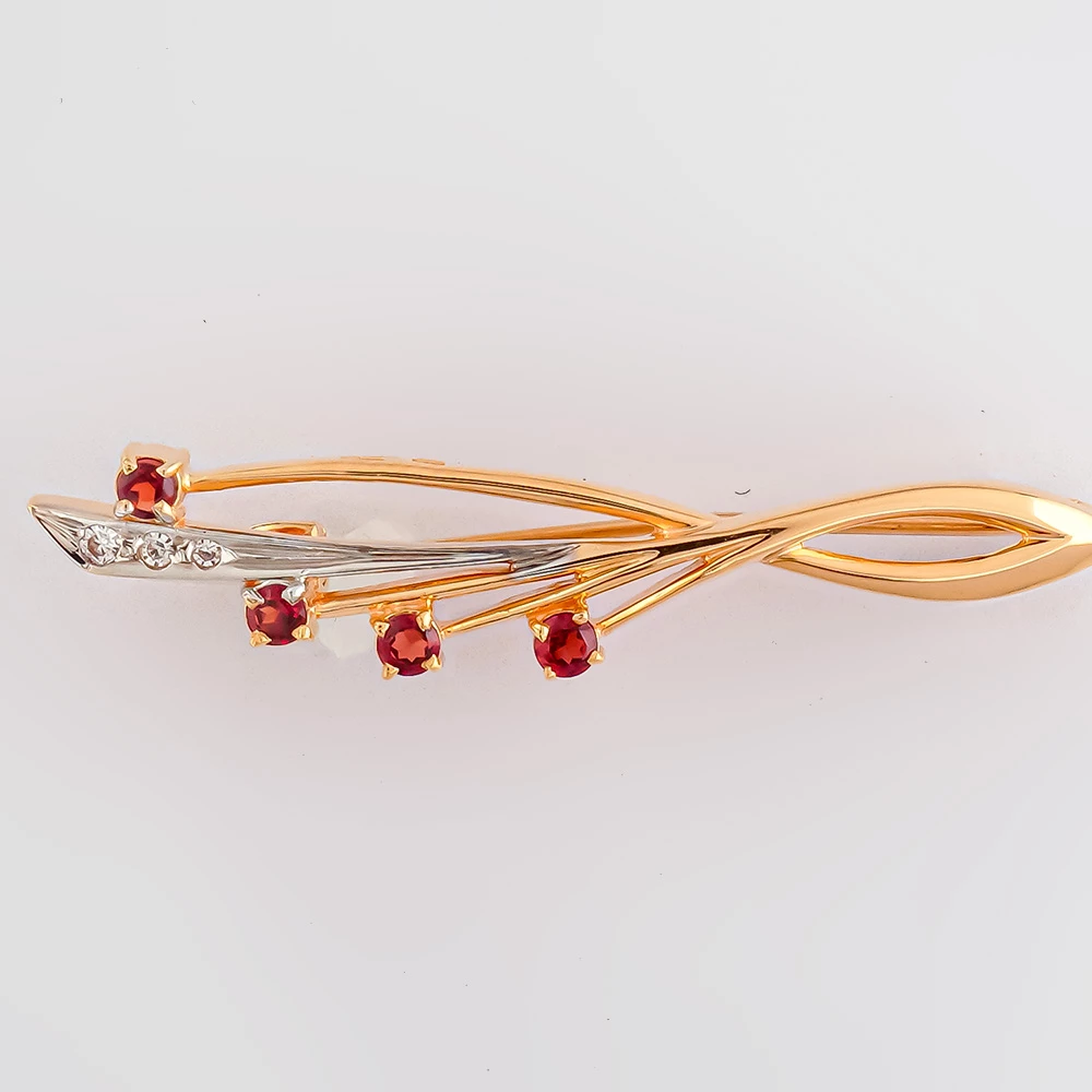 Брошь с гранатом из красного золота 585 пробы