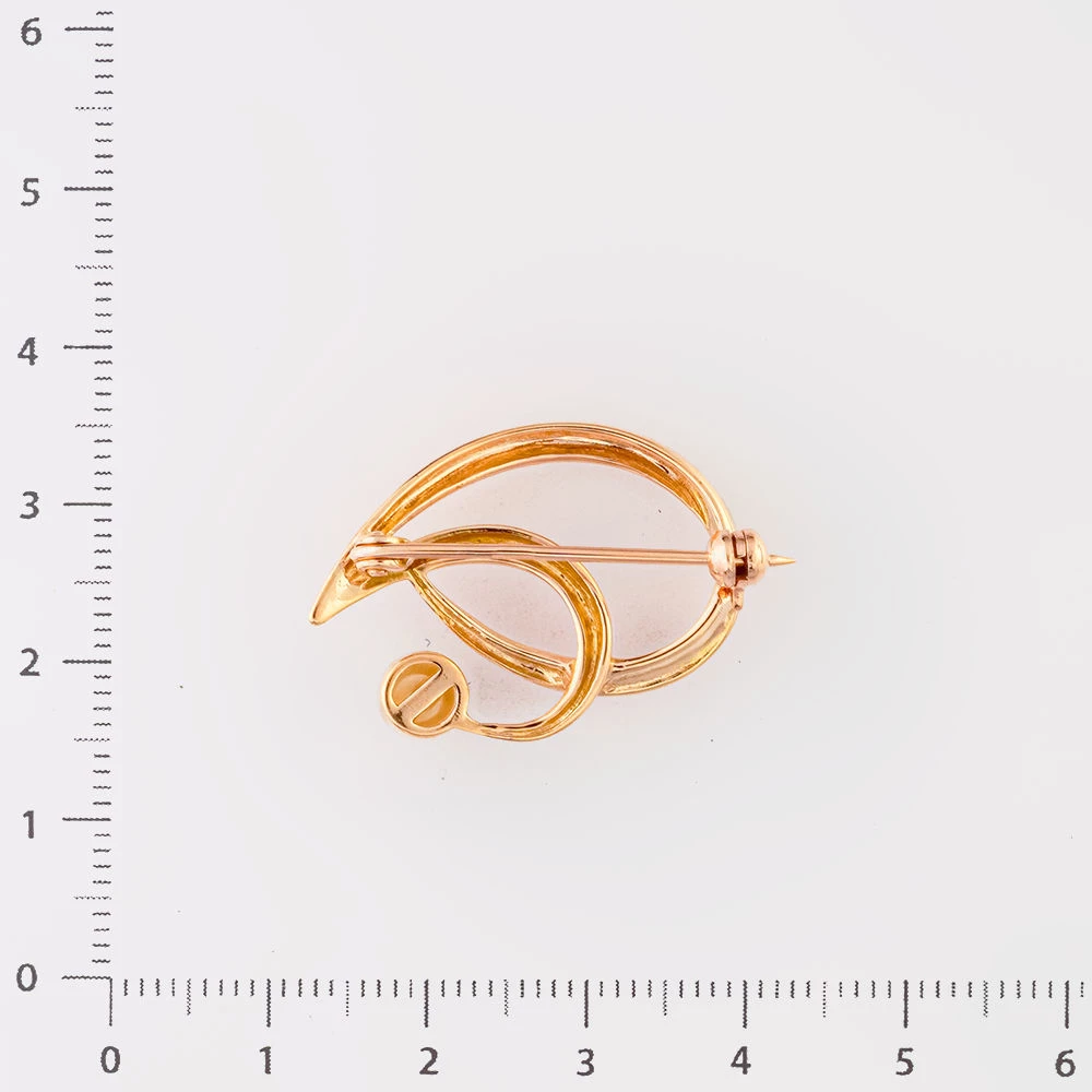 Брошь с культивированным жемчугом из красного золота 585 пробы