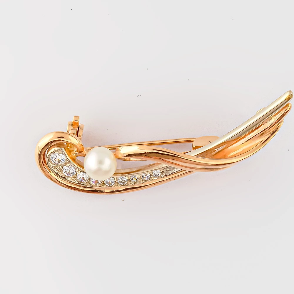 Брошь с культивированным жемчугом из красного золота 585 пробы