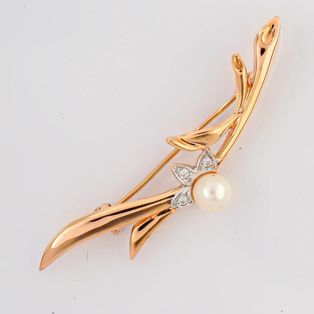 Брошь с культивированным жемчугом из красного золота 585 пробы