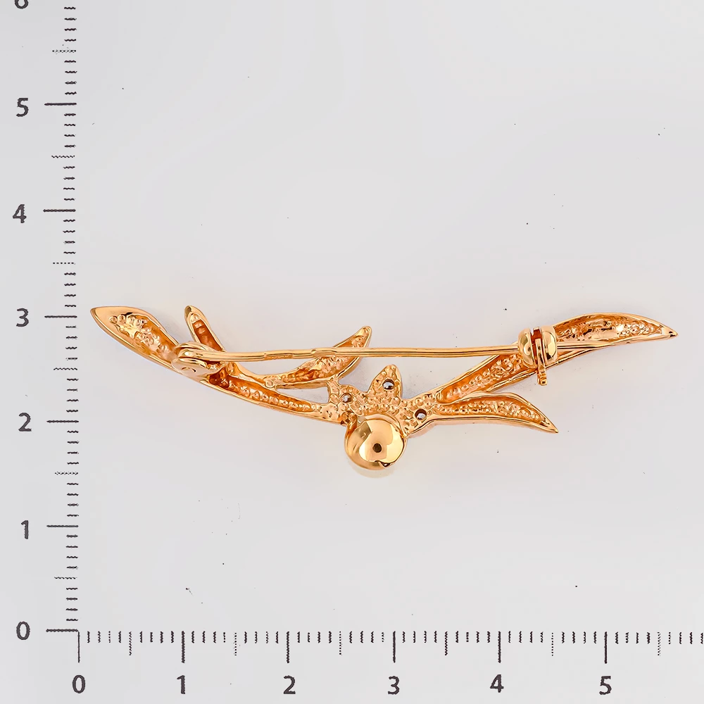 Брошь с культивированным жемчугом из красного золота 585 пробы