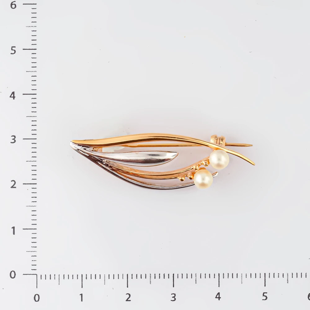 Брошь с культивированным жемчугом из красного золота 585 пробы
